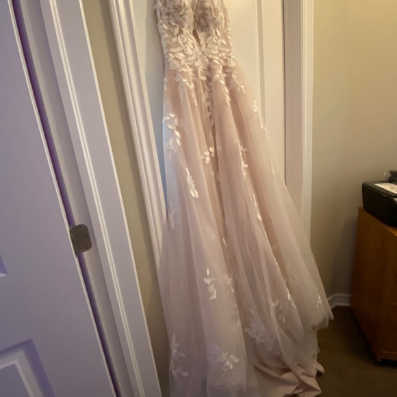 Wedding dress - Picture 4 of 5